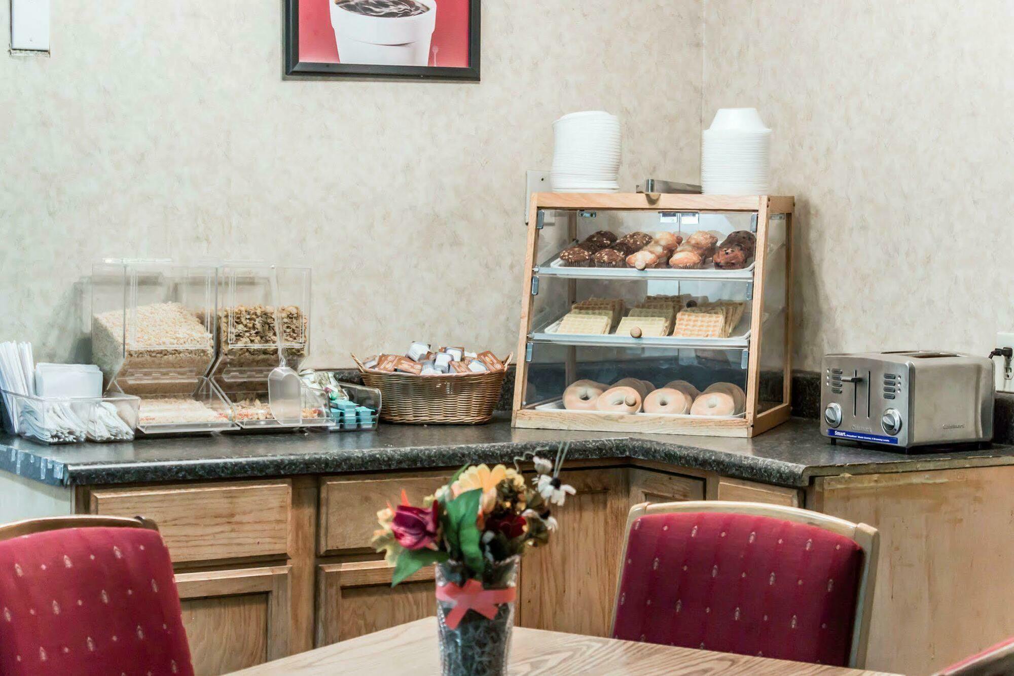 Dayspring Extended Stay Greensboro Ngoại thất bức ảnh